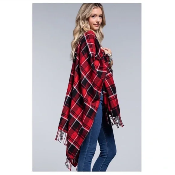 ❤️LAST ONE!❤️ Stunning Plaid Ruana - Picture 4 of 5